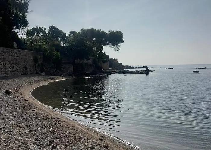 Le Castello 圣艾格夫